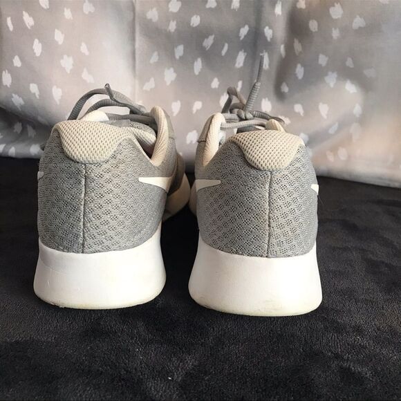 Nike Tanjun Gray / White Sneakers - 7.5 - Picture 2 of 13